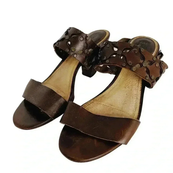 Frye Skye Sandals Brown Leather Chunky Heels Flower Cutouts Rivets Size 9 - Picture 2 of 14